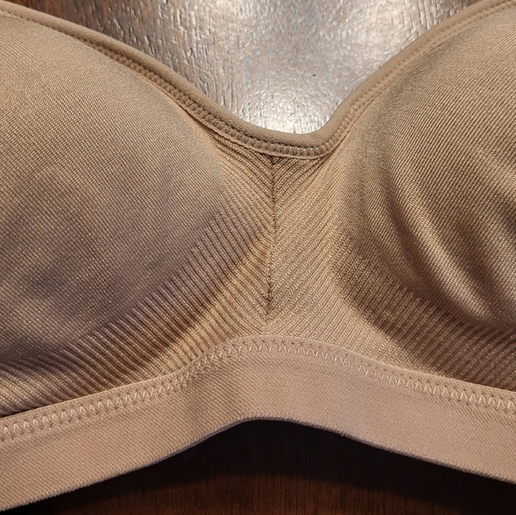 Warners Wireless Lightly Lined Bra Womens Size Small Nude Beige NEW - Picture 2 of 7